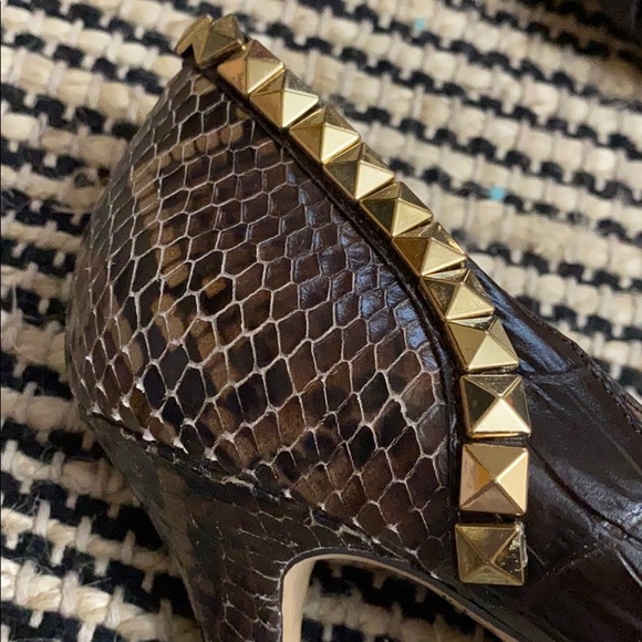 Shoes - Picture 5 of 7